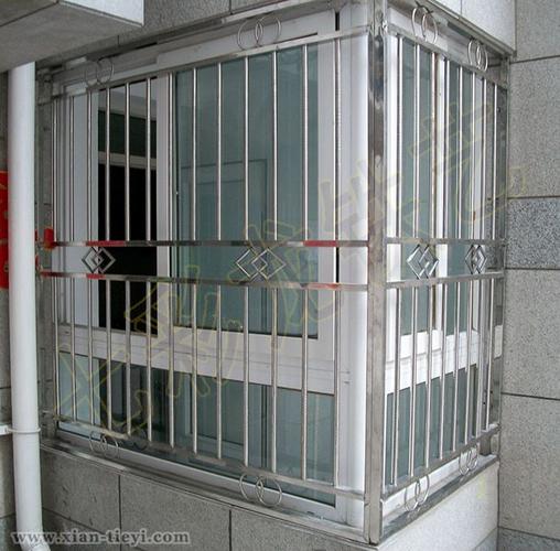 产品中心 / 不锈钢防护窗_西安七彩龙装饰工程有限公司